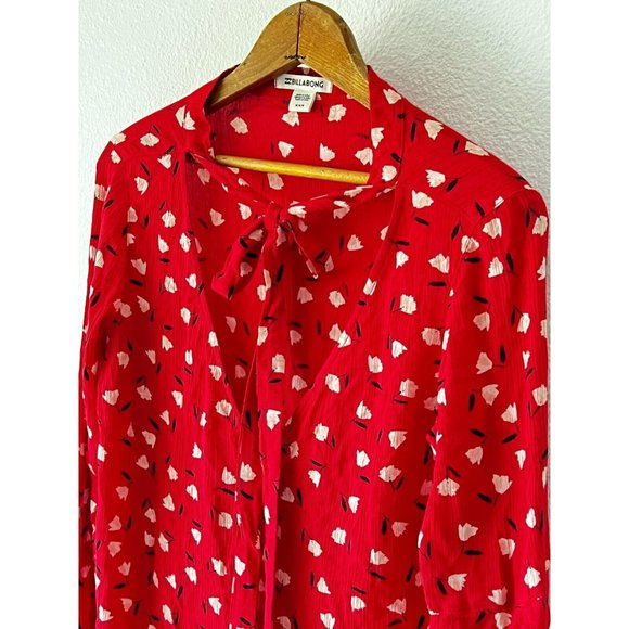 New BILLABONG Bohemian Red White Floral Flared Bell Sleeve Top Size Medium NWT - Picture 2 of 12